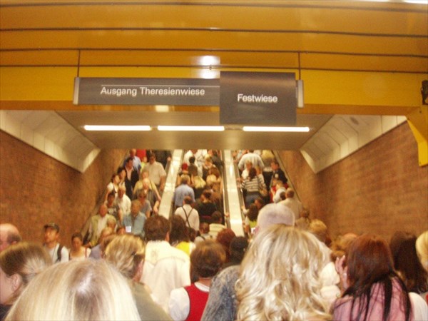 045-Выход из метро на Терезенвизе